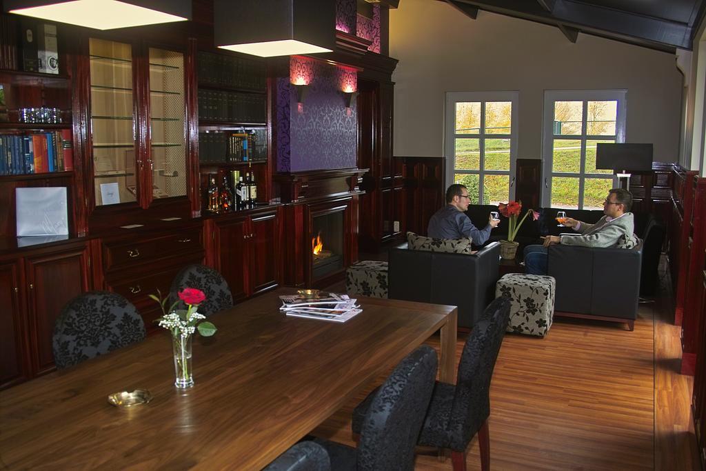 Restaurant Oolderhof Bv Hotel Roermond Luaran gambar